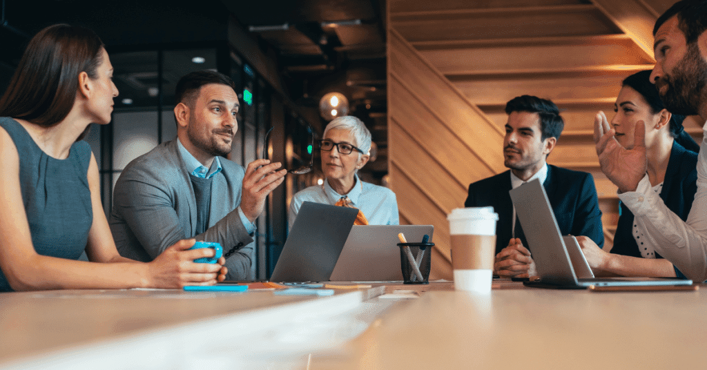 Proceso de reclutamiento pasivo para atraer a candidatos altamente cualificados.