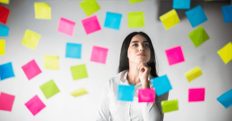 Nudging: strategia aziendale di spinta gentile per migliorare scelte e performance.