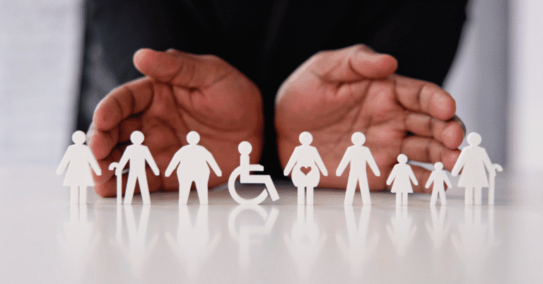 Ilustración de un equipo laboral diverso colaborando en un entorno corporativo moderno en México en 2025, representando inclusión, igualdad y equidad.